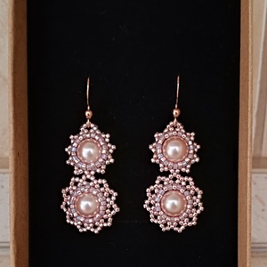 Rosegold színű üveggyöngy fülbevaló - ékszer - fülbevaló - lógós kerek fülbevaló - Meska.hu