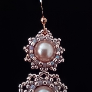 Rosegold színű üveggyöngy fülbevaló - ékszer - fülbevaló - lógós kerek fülbevaló - Meska.hu