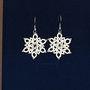 Hajócsipke jégvirág fülbevaló üveggyöngy díszítéssel nemesacél akasztóval - ékszer - fülbevaló - lógós kerek fülbevaló - Meska.hu