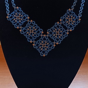 Hajócsipke nyakék üveggyöngy díszítéssel  - ékszer - nyaklánc - gyöngyös nyaklánc - Meska.hu