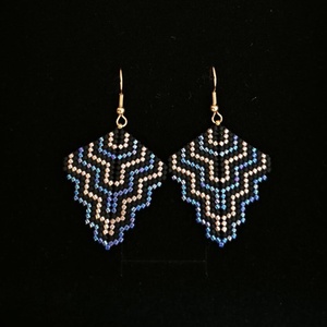 Geometrikus fülbevaló üveggyönyből - ékszer - fülbevaló - lógó fülbevaló - Meska.hu