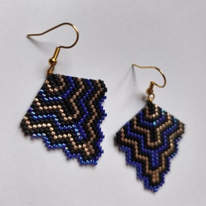 Geometrikus fülbevaló üveggyönyből - ékszer - fülbevaló - lógó fülbevaló - Meska.hu