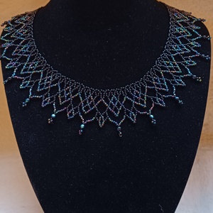 Nyak�k k�k �s fekete üveggyöngyből  - ékszer - nyaklánc - gyöngyös nyaklánc - Meska.hu