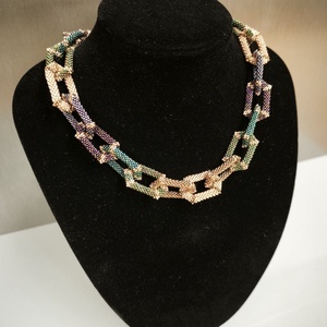 Színes lánc japán üveggyöngyből , Ékszer, Nyaklánc, Gyöngyös nyaklánc, Gyöngyfűzés, gyöngyhímzés, MESKA