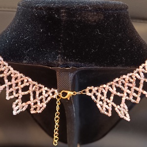 Halvány rózsaszín nyak�k üveggyöngyből  - ékszer - nyaklánc - gyöngyös nyaklánc - Meska.hu