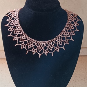 Halvány rózsaszín nyak�k üveggyöngyből , Ékszer, Nyaklánc, Gyöngyös nyaklánc, Gyöngyfűzés, gyöngyhímzés, MESKA