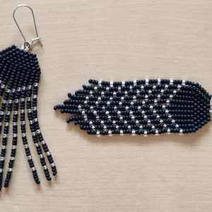 Pöttyös csíkos rojtos üveggyöngy fülbevaló  - ékszer - fülbevaló - lógó fülbevaló - Meska.hu