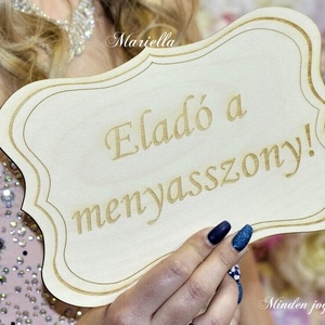 Eladó a menyasszony! Esküvői vicces tábla fotózáshoz, Esküvő, Dekoráció, Tábla & Jelzés, Famegmunkálás, Gravírozás, pirográfia, MESKA