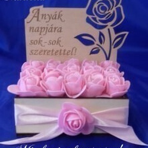 Anyák napja: rózsabox gravírozva, áttört mintával - Meska.hu