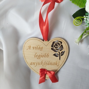 A világ legjobb anyukájának ( piros ) Anyák Napja- szív alakú ajándék, ajándékkísérő - otthon & életmód - dekoráció - fali és függő dekoráció - függődísz - Meska.hu