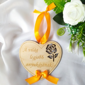 A világ legjobb anyukájának ( narancs ) Anyák Napja- szív alakú ajándék, ajándékkísérő - otthon & életmód - dekoráció - fali és függő dekoráció - függődísz - Meska.hu