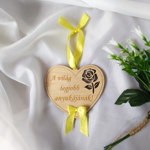 A világ legjobb anyukájának ( sárga ) Anyák Napja- szív alakú ajándék, ajándékkísérő, Otthon & Életmód, Dekoráció, Fali és függő dekoráció, Függődísz, , MESKA