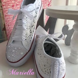 Esküvői, menyasszonyi,menyecske tornacipő , gyöngyös díszítéssel - Meska.hu