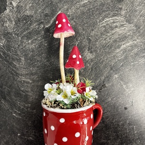 Pöttyös bögrés dekoráció - otthon & életmód - dekoráció - asztal és polc dekoráció - asztaldísz - Meska.hu