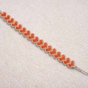 Gyöngy karkötő - pirosas szívecskékkel, Ékszer, Karkötő, Gyöngyös karkötő, Gyöngyfűzés, gyöngyhímzés, MESKA