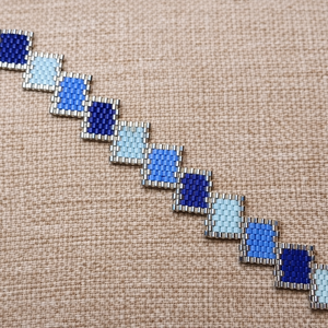 Gyöngy karkötő - kék világ, Ékszer, Karkötő, Gyöngyös karkötő, Gyöngyfűzés, gyöngyhímzés, MESKA