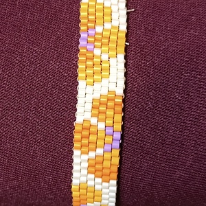 Gyöngy karkötő - tavaszi virágok - ékszer - karkötő - gyöngyös karkötő - Meska.hu