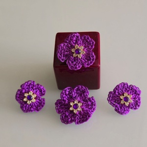 Sötét lila 3 részes szett., Esküvő, Ékszer, Ékszerszett, Ékszerkészítés, Három részes szett sötét lila  színben. Gyűrű. fülbevaló és bross. Színe miatt alkalmi hatást kelt,..., MESKA