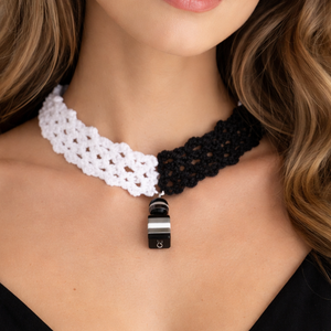 Fekete - fehér nyakpánt, Ékszer, Nyaklánc, Nyakpánt, gallér, Horgolás, Ékszerkészítés, Nyakpánt horgolt fekete és fehér színben. 
Ajándéknak is kitűnő választás!., MESKA