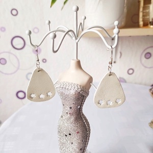 Bőr fülbevaló lyukasztott mintával - Meska.hu