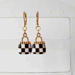 Kis retikül medálos fülbevaló lányoknak - ékszer - fülbevaló - lógó fülbevaló - Meska.hu