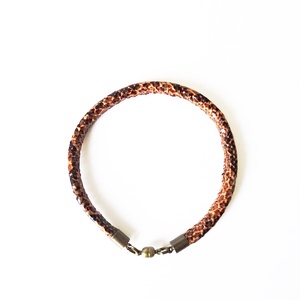 Kígyóbőr mintás karkötő - Meska.hu