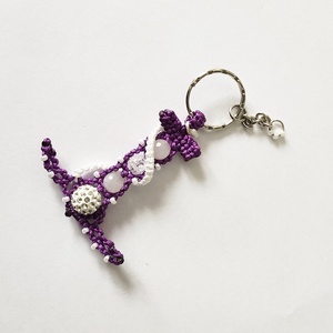 Lila makramé horgony kulcstartó gyöngyökkel - Meska.hu