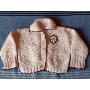 Baby kardigán fehér-bordó, kötött - Meska.hu
