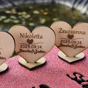 Személyre szabható szív alakú ültetőkártya és ajándék esküvőre, Esküvő, Emlék & Ajándék, Köszönőajándék, Famegmunkálás, MESKA