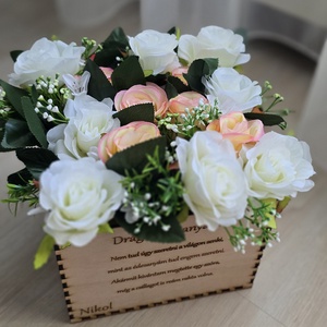 Szülő köszöntő, ajándékdoboz örömanyának  esküvői emlék, Esküvő, Emlék & Ajándék, Köszönőajándék, Gravírozás, pirográfia, Virágkötés, MESKA