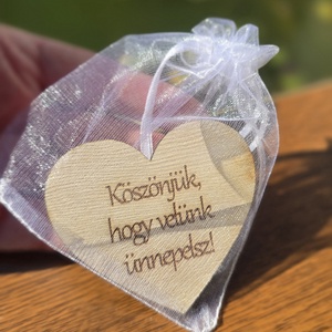 Köszönő ajándék, személyre szabható szív alakú ajándék esküvőre, ültetőkártya - esküvő - emlék & ajándék - köszönőajándék - Meska.hu