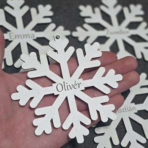 Neves gravírozott hópehely dísz karácsonyra, karácsonyi dísz - karácsony - karácsonyi lakásdekoráció - karácsonyfadíszek - Meska.hu Neves gravírozott hópehely dísz karácsonyra, karácsonyi dísz - karácsony - karácsonyi lakásdekoráció - karácsonyfadíszek - Meska.hu
