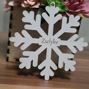 Neves gravírozott hópehely dísz karácsonyra, karácsonyi dísz, Karácsony, Karácsonyi lakásdekoráció, Karácsonyfadíszek, Famegmunkálás, Gravírozás, pirográfia, MESKA