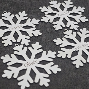 Neves gravírozott hópehely dísz karácsonyra, karácsonyi dísz - karácsony - karácsonyi lakásdekoráció - karácsonyfadíszek - Meska.hu Neves gravírozott hópehely dísz karácsonyra, karácsonyi dísz - karácsony - karácsonyi lakásdekoráció - karácsonyfadíszek - Meska.hu