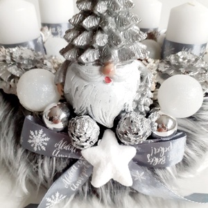 Adventi koszorú, toboz sapkás manóval - karácsony - adventi díszek - adventi koszorú - Meska.hu