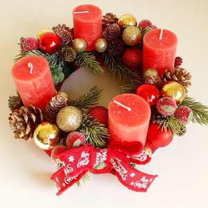 Adventi koszorú, hagyományos karácsonyi színekben - karácsony - adventi díszek - adventi koszorú - Meska.hu