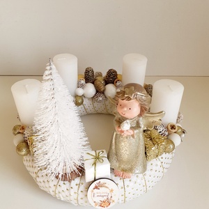Adventi koszorú arany ruhás angyallal - karácsony - adventi díszek - adventi koszorú - Meska.hu