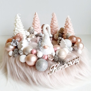 Púderszínű, manós adventi asztaldísz - karácsony - adventi díszek - adventi koszorú - Meska.hu