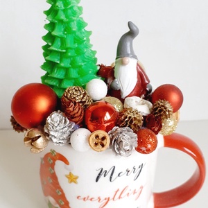 Karácsonyi pohárdísz Manóval és fenyőfa gyertyával, Karácsony, Adventi díszek, Adventi asztaldísz, Virágkötés, MESKA