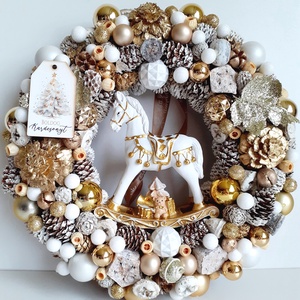 Karácsonyi ajtódísz  fehér-arany hintalóval - Meska.hu