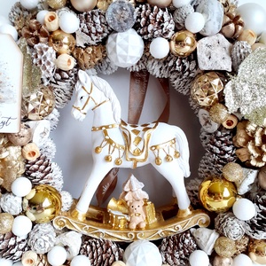 Karácsonyi ajtódísz  fehér-arany hintalóval - karácsony - adventi díszek - adventi ajtódísz - Meska.hu