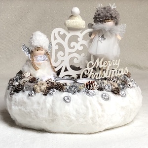 Hófehér műszőrmés adventi koszorú asztaldísz dekoráció angyalkákkal - karácsony - adventi díszek - adventi asztaldísz - Meska.hu