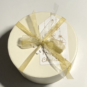 Ajándék doboz ajándék box kristály függővel, apróságokkal - karácsony - karácsonyi lakásdekoráció - karácsonyi ablakdíszek, ablakmatricák - Meska.hu