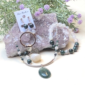 Mohaachát és fehér (béke) achát garnitúra - nyaklánc, karkötő, fülbevaló és kulcstartó - ékszer - ékszerszett - Meska.hu