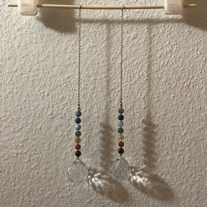  Csakra szivárvány függő - napfogó ( feng shui kristály) valódi féldrágakő gyöngyökkel (1 pár) - Meska.hu