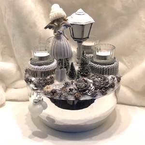Elegáns adventi koszorú ezüst porcelán kaspóban mécsesekkel, angyalkával, világítással - karácsony - adventi díszek - adventi koszorú - Meska.hu