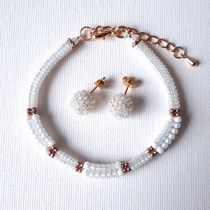Fehér és arany, gyöngyös karkötő + fülbevaló szett, Ékszer, Ékszerszett, Ékszerkészítés, Gyöngyfűzés, gyöngyhímzés, MESKA