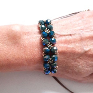 Sötétzöld csiszolt üveg, viaszolt zsinóros karkötő + fülbevaló szett - ékszer - ékszerszett - Meska.hu