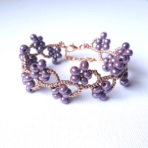Lila gyöngyös virágos karkötő - Meska.hu
