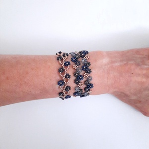 Gyöngyös kisvirágos, kék-arany karkötő - ékszer - karkötő - gyöngyös karkötő - Meska.hu